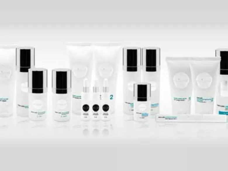 7 CUDÓW REVITACELL Pierwsza polska linia biodermokosmetyków na bazie opatentowanych komórek macierzystych MIC-1