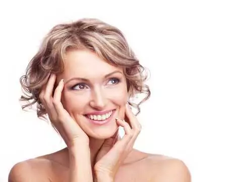 Inwestycja w naturalny potencjał skóry. Colostrum i ceramidy w nurcie pro-age