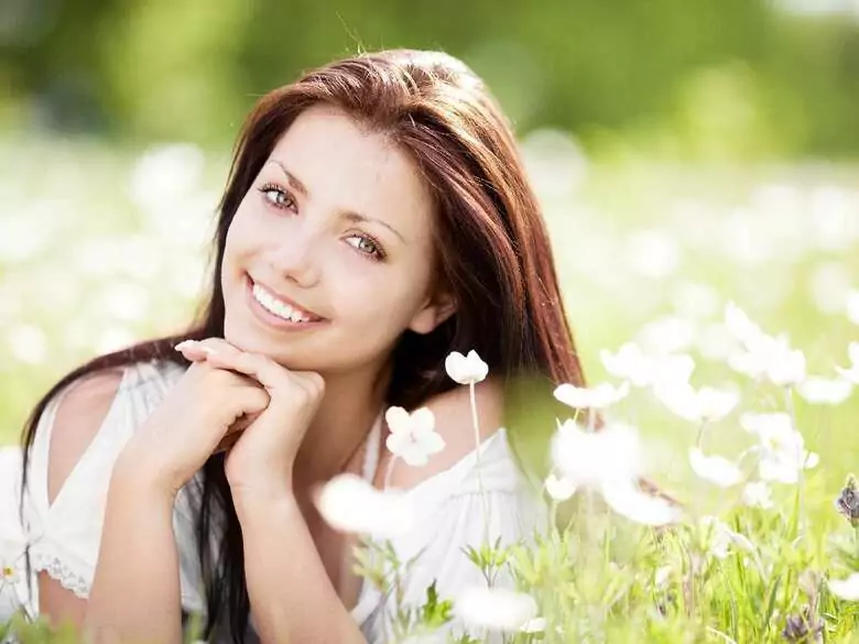 Nawilżenie i regeneracja po zimie. Co warto wiedzieć o mocy niacyny i biotyny?