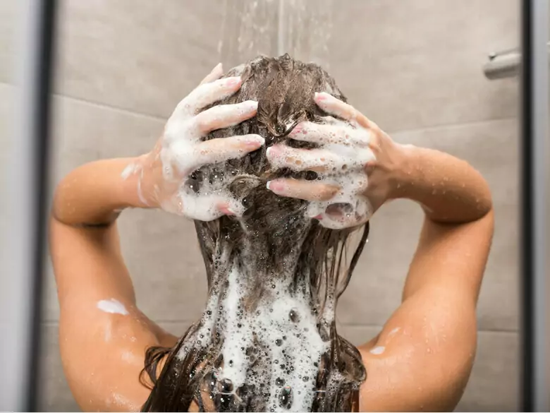 Regeneracja i intensywne nawilżenie. Jesienne priorytety dla zmęczonych włosów