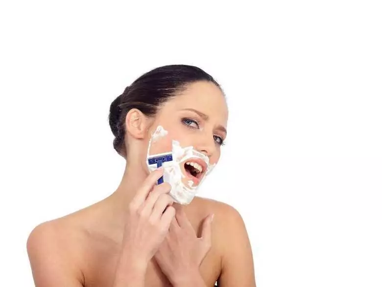 Hirsutyzm i dieta – czy odpowiednie żywienie może zredukować objawy?