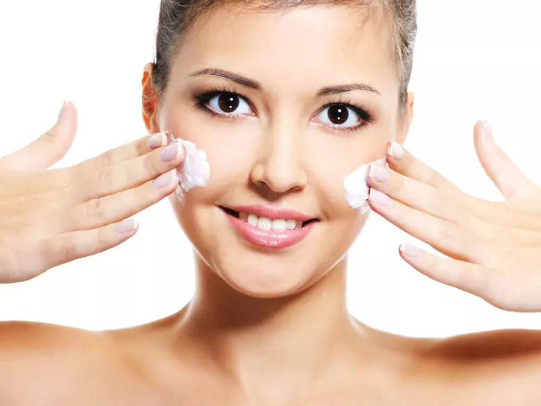 Nawilżenie i skuteczna regeneracja. Co warto wiedzieć o mocy kwasu laktobionowego?