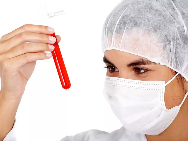 Prace nad badaniem krwi, które może wykrywać czerniaka