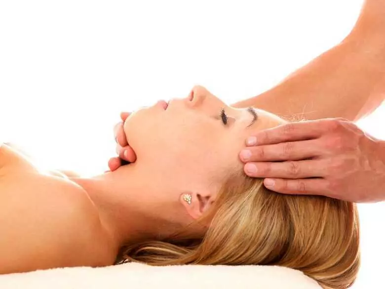 Regeneracja skóry twarzy przez masaż. Czy to możliwe?