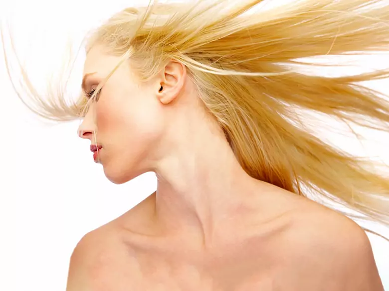 Swędzenie skóry głowy a wypadanie włosów