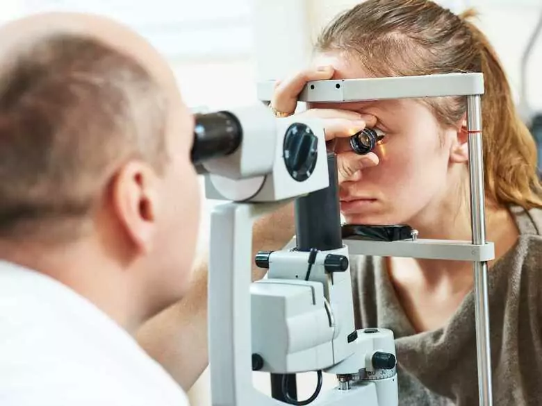 Wywinięta powieka - defekt do skorygowania