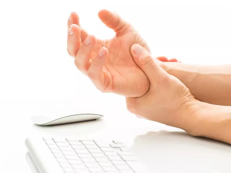 Szorstka skóra na łokciach - domowe sposoby na suchą skórę