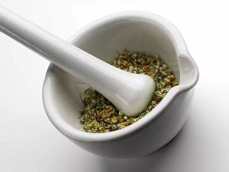 Opalanie i dziurawiec – czy to dobre połączenie?